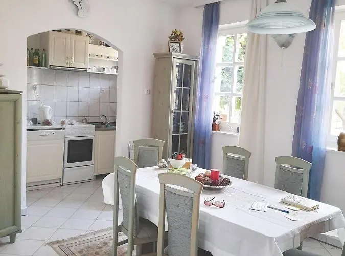 Lijoli Lounge Vendeghaz Pensiune 4*